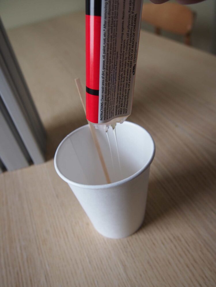 5     Squeeze all of the epoxy into a disposable cup.
