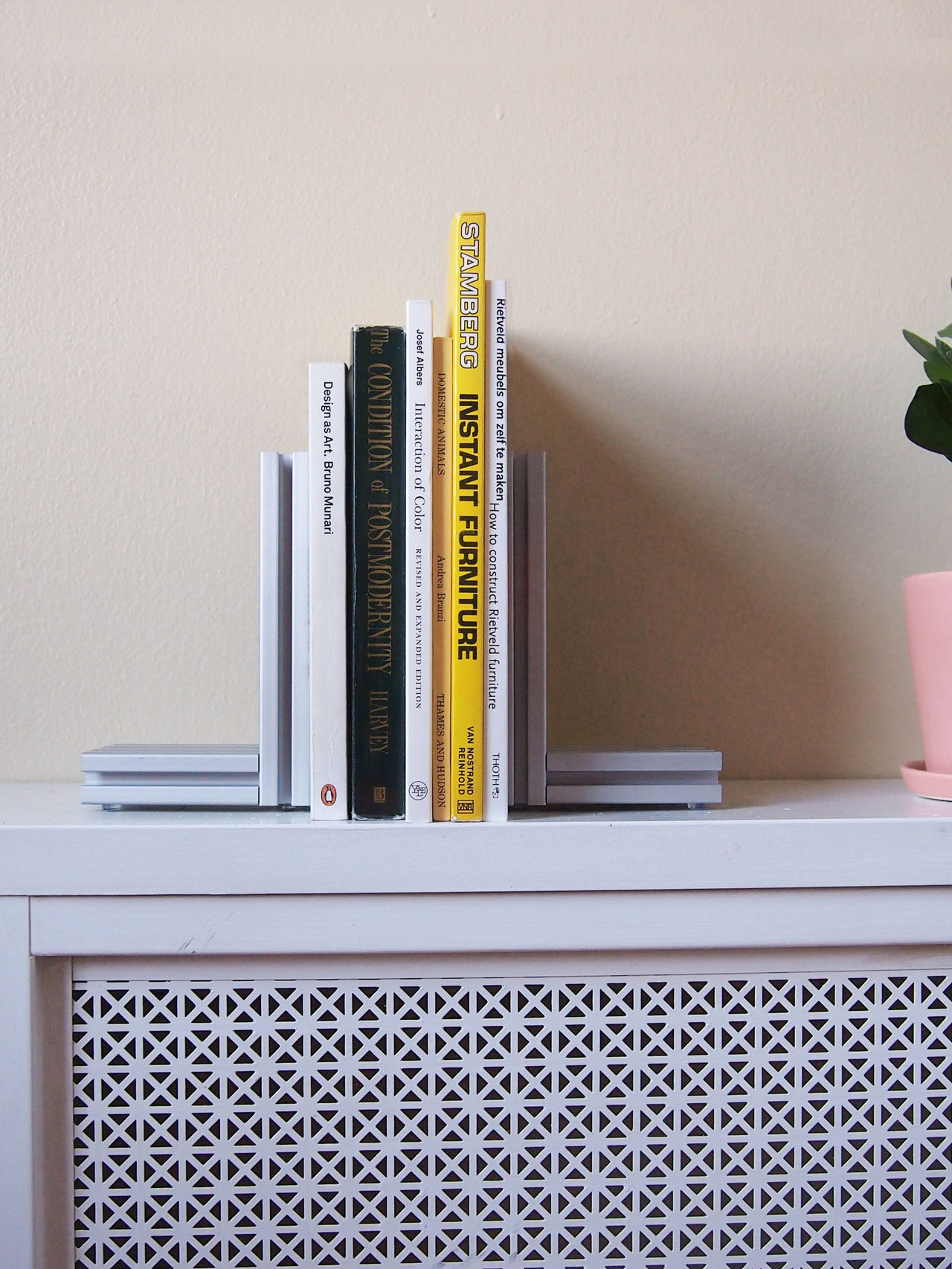 DIY extrusion bookends designed by Aandersson