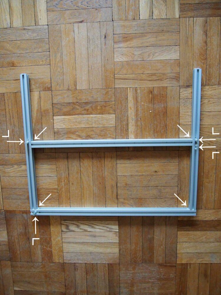 12     Arrange one 730mm piece, one 790mm piece, and two 630mm pieces as pictured. The top side of the 730mm piece should be placed exactly 300mm (11.8in) from the top of this arrangement. Also, position small brackets on the frame as pictured and noted by the L diagrams.