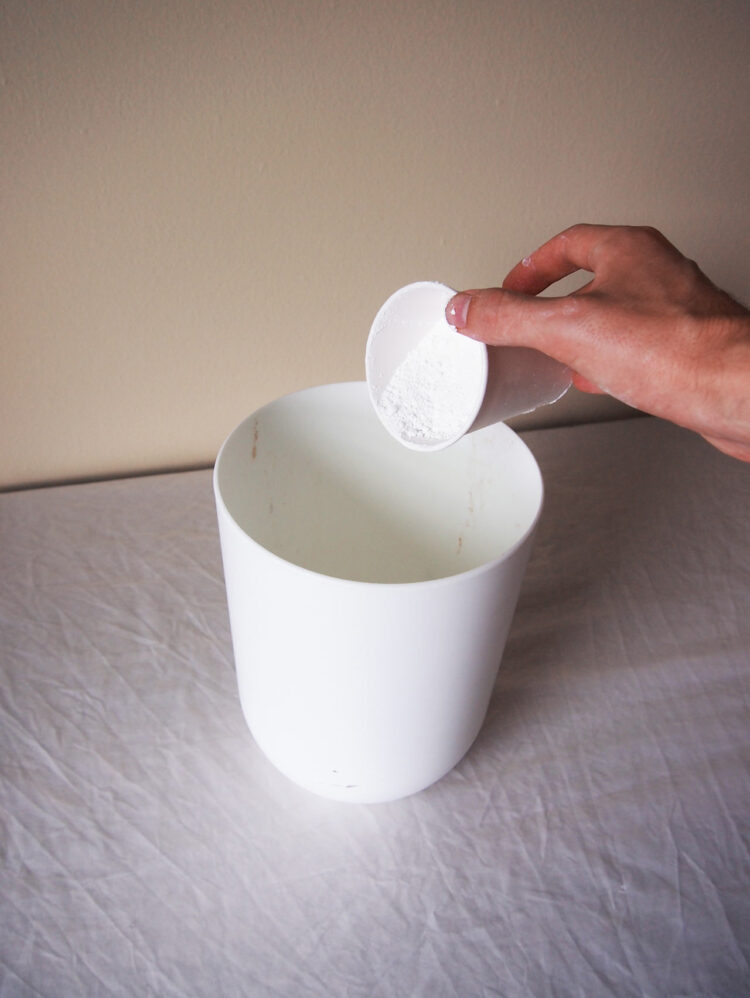 3     Use your disposable cup to add 1/2 cup of portland cement, and 1.5 cups of hydrated lime (or 1 cup of metakaolin and 1 cup of hydrated lime) to the mixing bucket. Make sure not to inhale any dust from these materials.