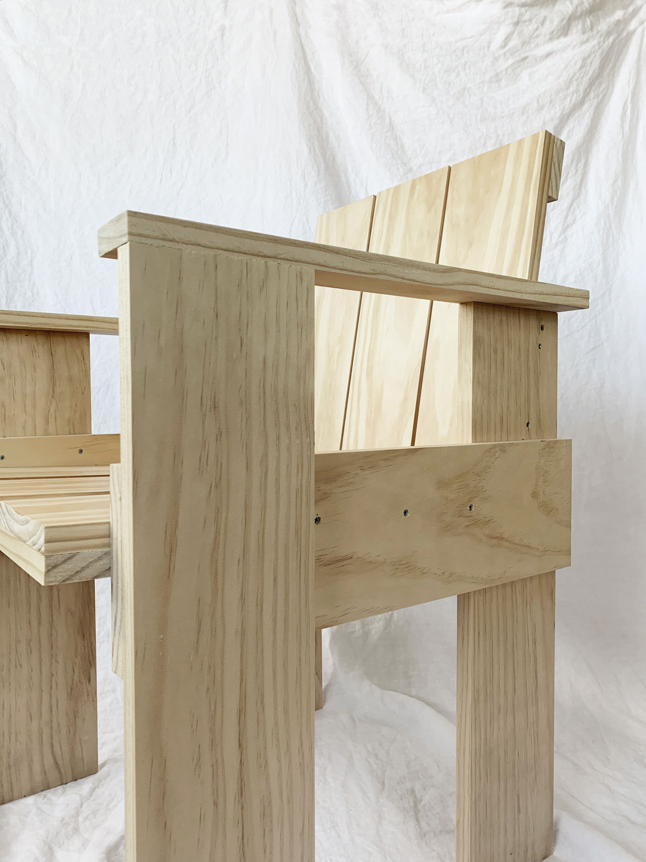 Crate Chair DIY by Gerrit Rietveld
